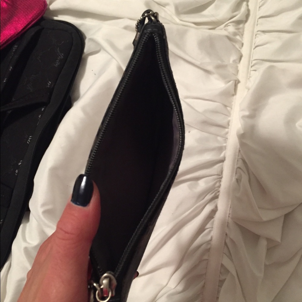 1 Black Coach signature wristlet - Picture 3 of 4